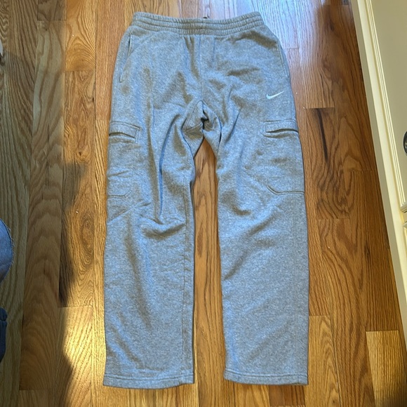Nike Men’s Gray Straight Leg Cargo Sweatpants - Picture 1 of 8